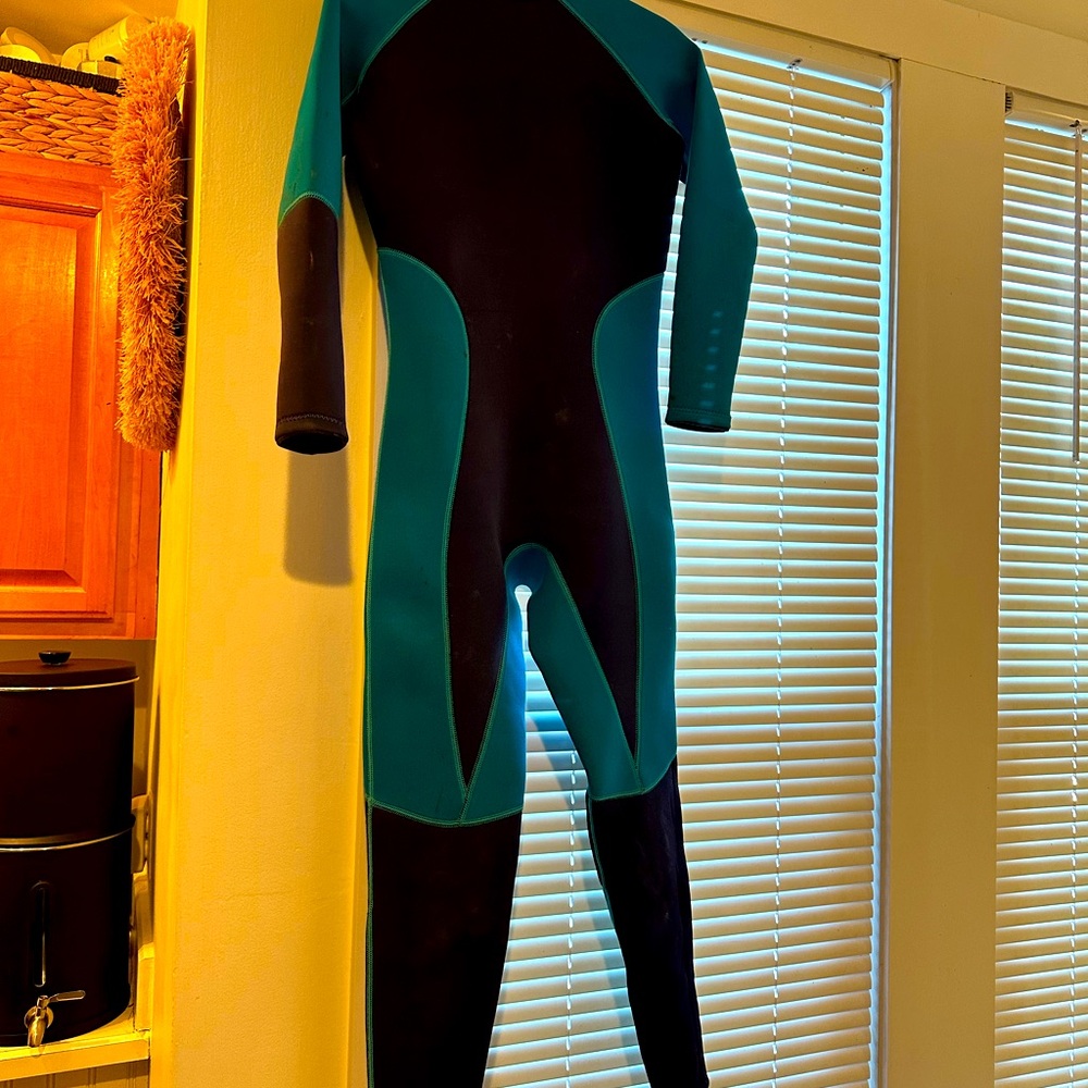 Size medium swim suit - Picture 2 of 4